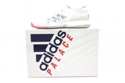 「スニーカーのadidas×PALACE 」