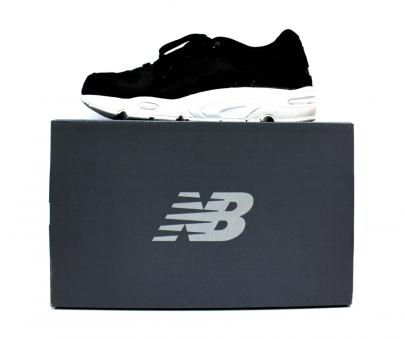 「スニーカーのNEW BALANCE 」