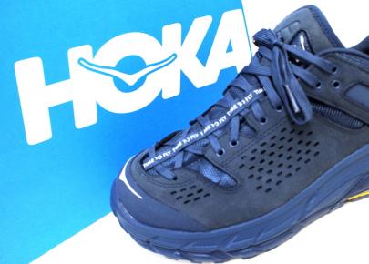 「スニーカーのHOKAONEONE 」