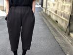 オムプレッセイッセイミヤケ　プリーツクロップドパンツ　黒　サイズ2（М） オムプレッセイッセイミヤケ プリーツクロップドパンツ 黒