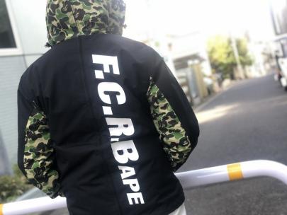 「ストリートブランドのFCRB×APE 」