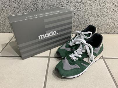 「スニーカーのNEW BALANCE 」