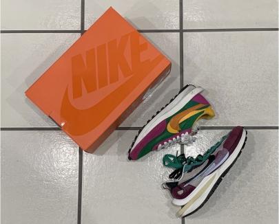 「コラボ・別注アイテムのNIKE×sacai 」