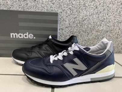 「スニーカーのNEW BALANCE 」