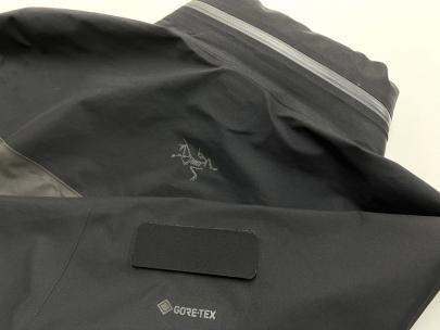 「アウトドアブランドのARC'TERYX SYSTEM A 」