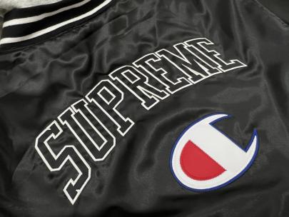 「コラボ・別注アイテムのSupreme x Champion 」