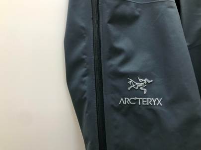 「ラグジュアリーブランドのARC'TERYX 」