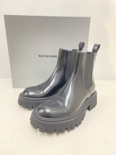 「ラグジュアリーブランドのBALENCIAGA 」