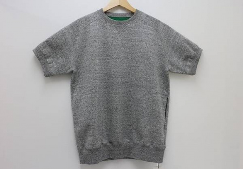 トップスのスウェット