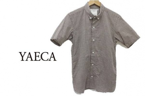 トップスの半袖シャツ