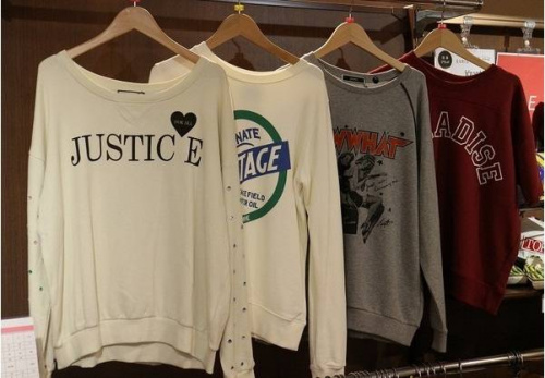 トップスのシャツ・ブラウス