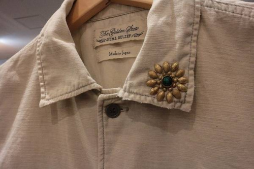 レミレリーフのスタッズシャツ