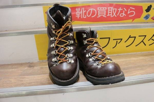 トレッキングブーツ