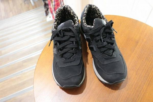 ニューバランスの梨花