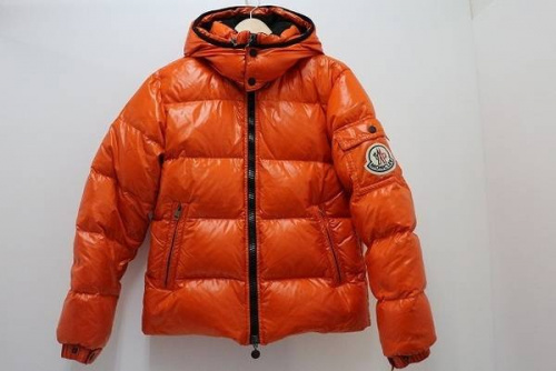 トップスのダウンジャケット