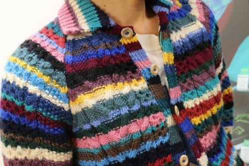 トップスのカーディガン