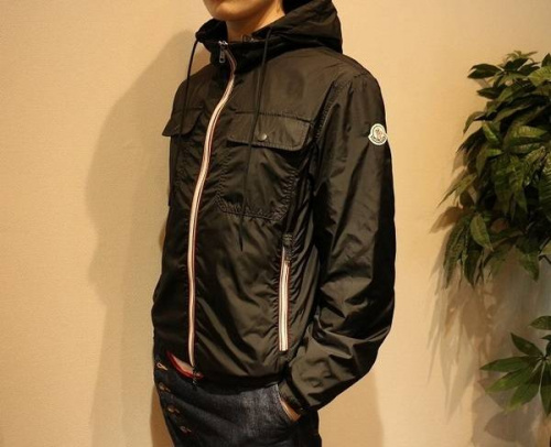 トップスのパーカー