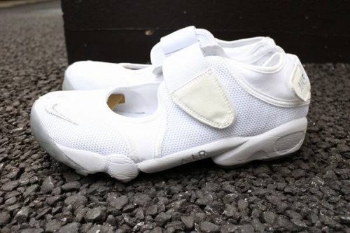 スニーカーのエアリフト