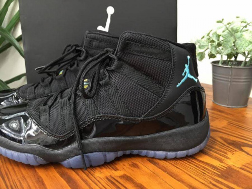 スニーカーのJORDAN11