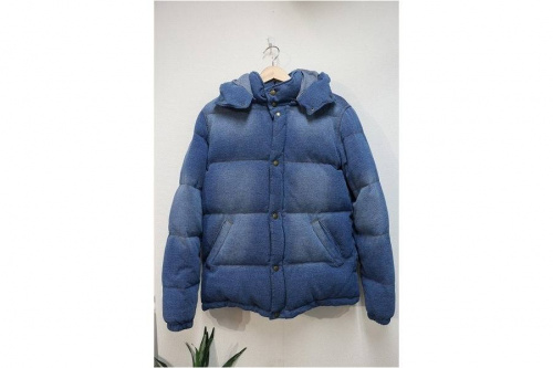 トップスのダウンジャケット