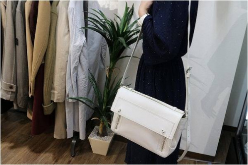 戸越銀座のオフホワイト