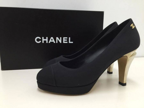 CHANELのパンプス