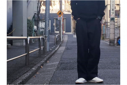 ボトムスのワイドパンツ