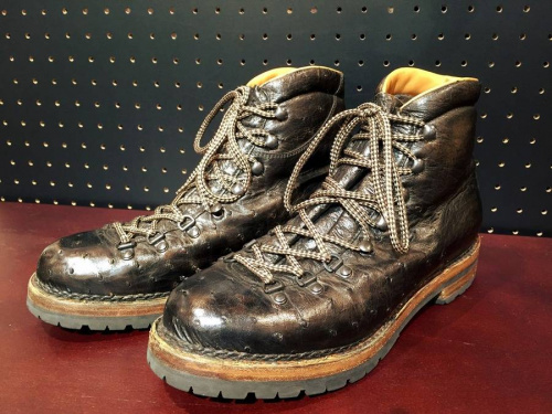 フラテッリ　ジャコメッティのトレッキングブーツ