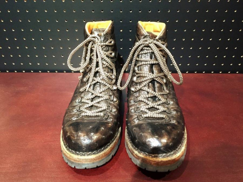 トレッキングブーツのマルモラーダ