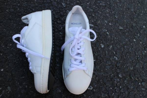 モンクレールのホワイト