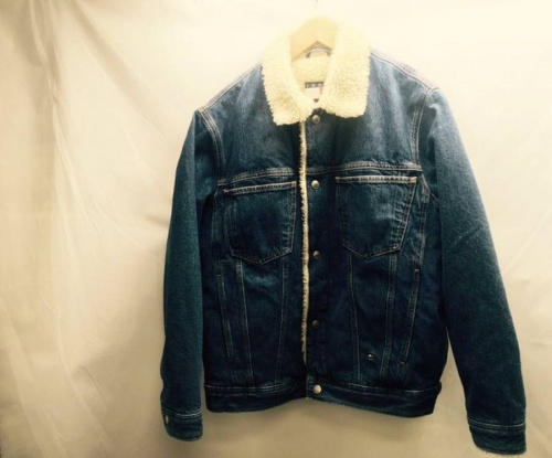 TOMMY　JEANS　ボアの戸越