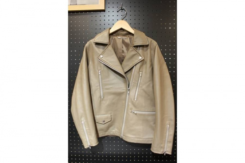 adidasのアディダス