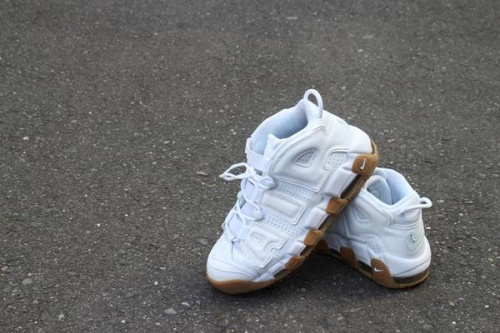 MORE　UPTEMPOのNIKE