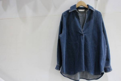 デニムのブラウス