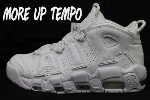 NIKEのモアテン