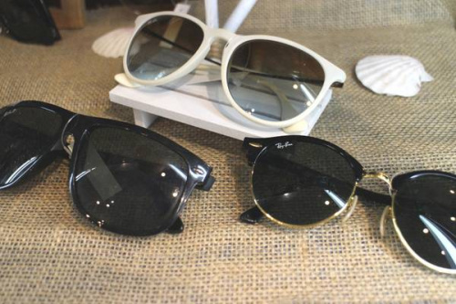サングラスのRAY-BAN