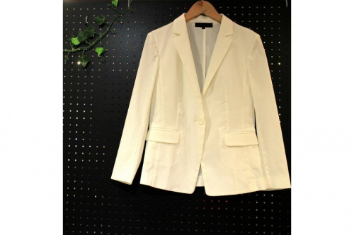 キャリアのスーツ