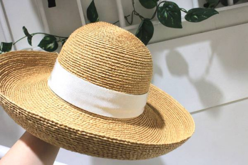 ヘレンカミンスキーの帽子