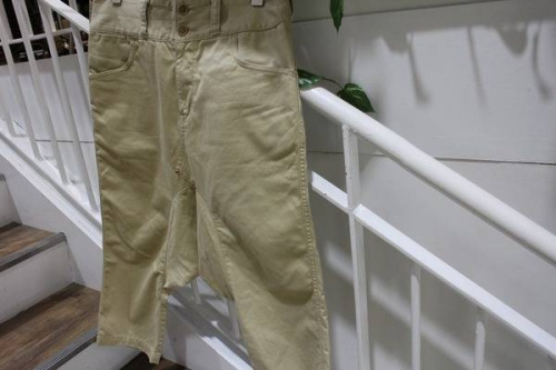 サルエルパンツのギャルソン