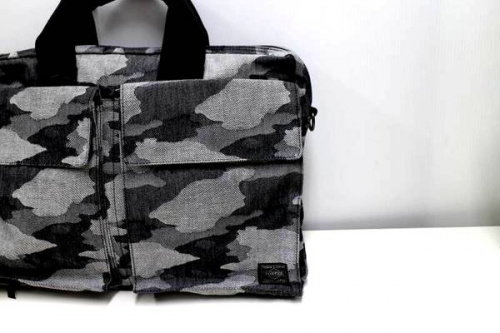 バッグのESSENTIAL DESIGNS
