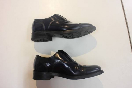 別注のレザーシューズ