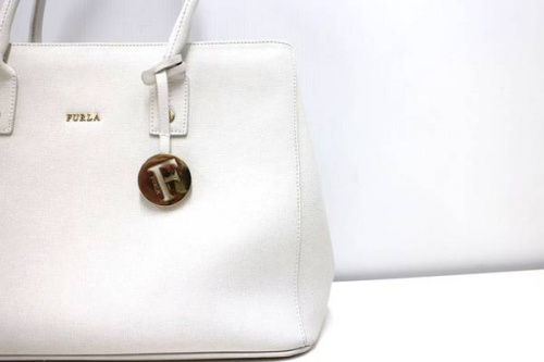 FURLAのバッグ