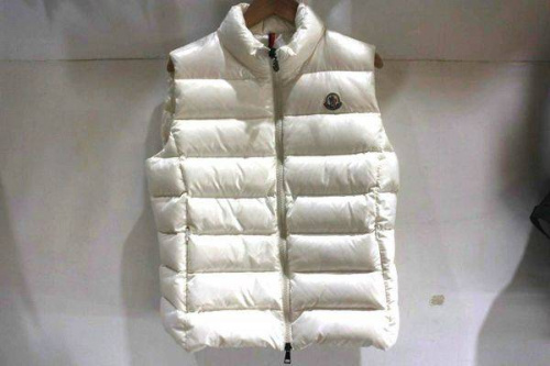 モンクレールのダウンベスト