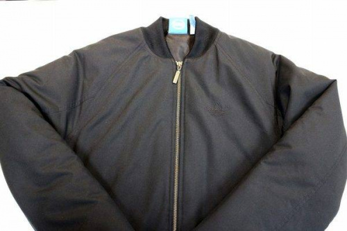 adidasのアディダス