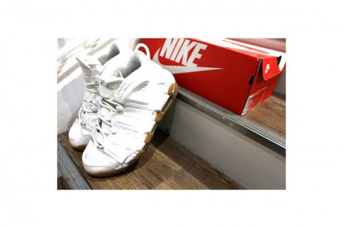 モアテンのスニーカー買取