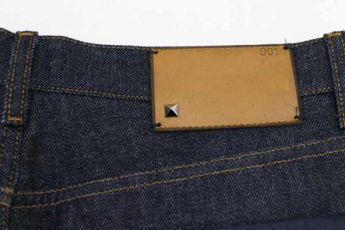 デニムのパンツ