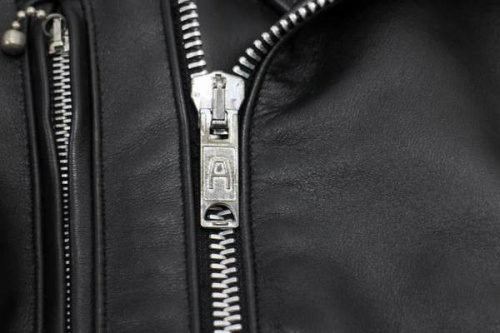 アルバイトのレザー