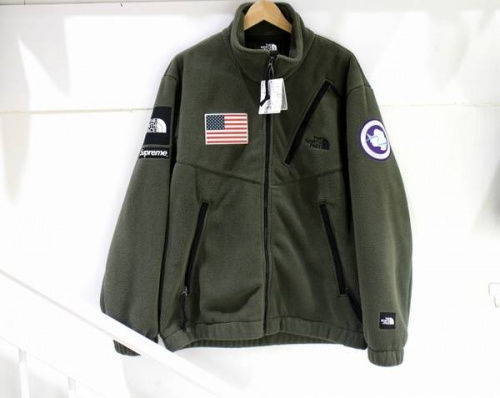 シュプリームのノースフェイス