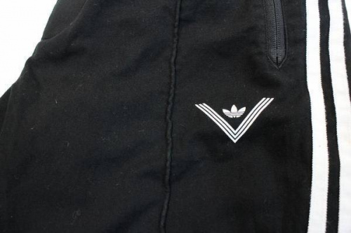 ホワイトマウンテニアリングのトラックパンツ