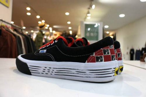 バンズのコラボスニーカー